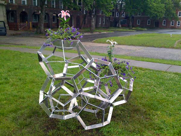 dodeca-hydronic planter